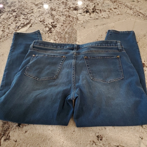 Two by Vince Camuto Jeans - Picture 5 of 17